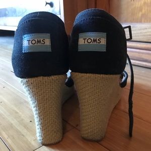 Tom’s Size 12 Black Wedge Shoe